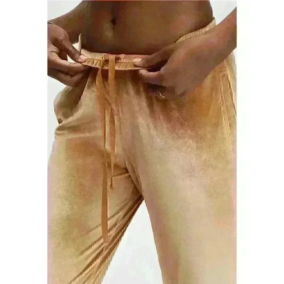 NEW! Fabletics Women's 3X Daria Velour Jogger NWT 69.95 - Picture 4 of 5